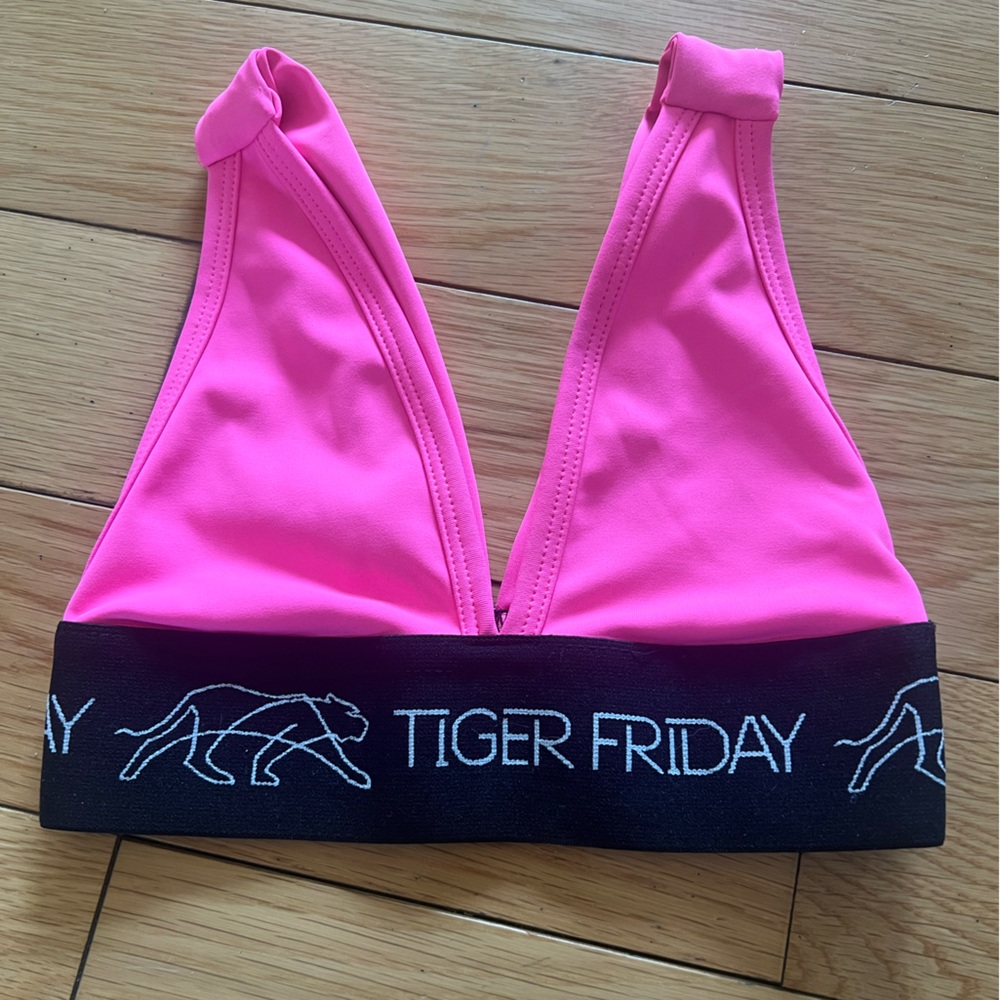 Tiger Friday new with out tags top CM, but runs small hot pink